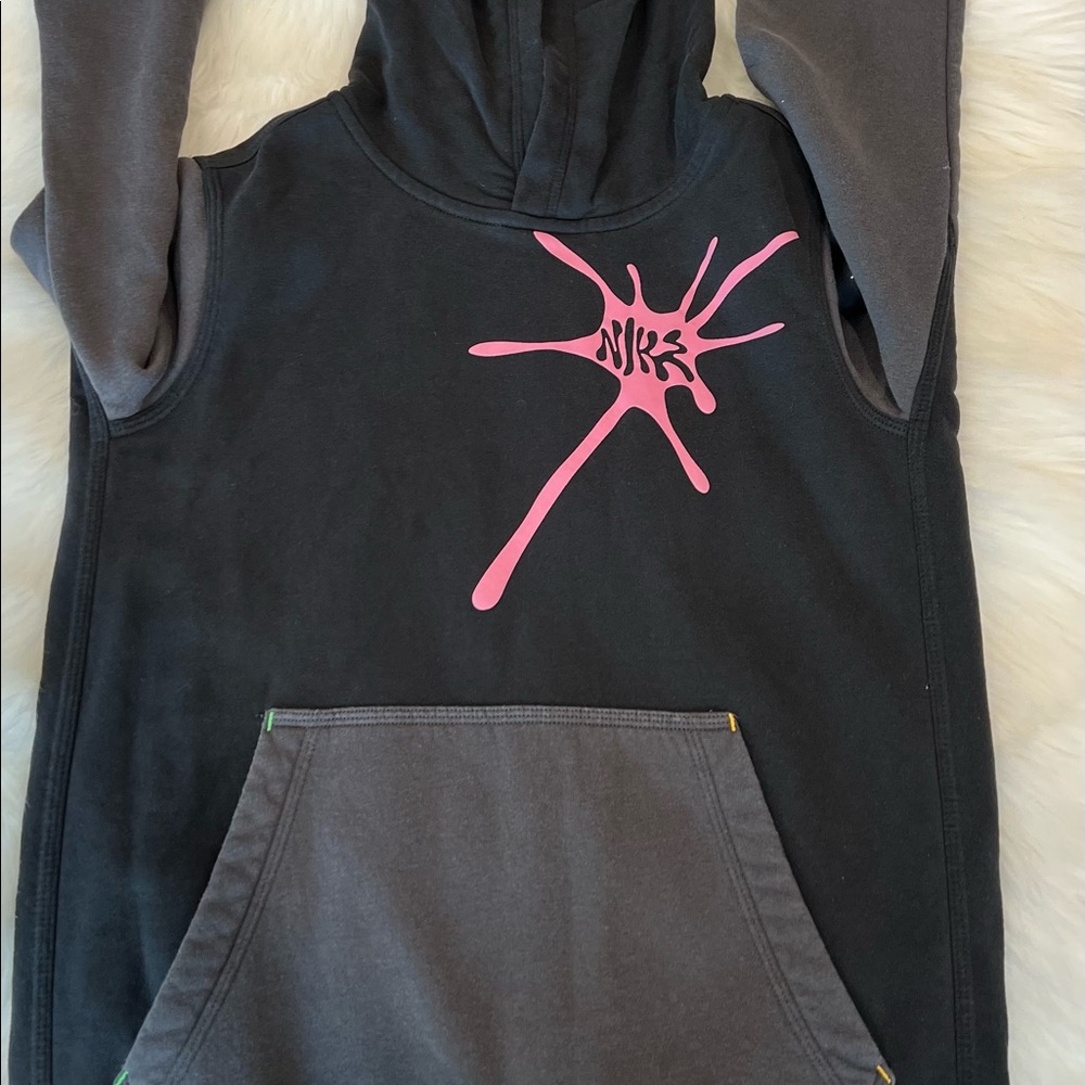 Nike hoodie sweatshirt pull over with pockets